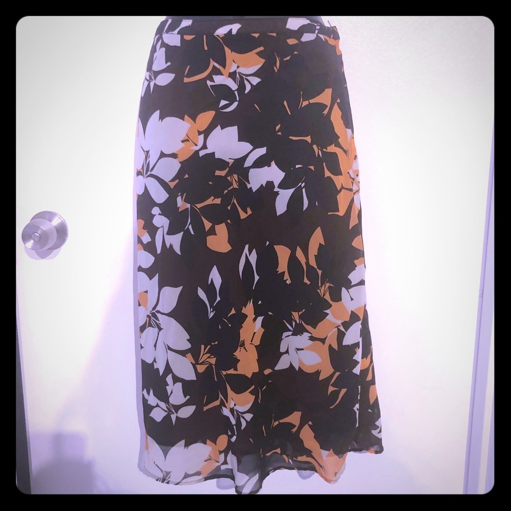 3/$30 H&M floral skirt Sz 6